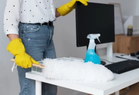 Уход за офисной мебелью: как продлить срок службы столов и кресел